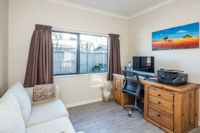 Photo of property in 11 Trusham Court, Paraparaumu, 5032