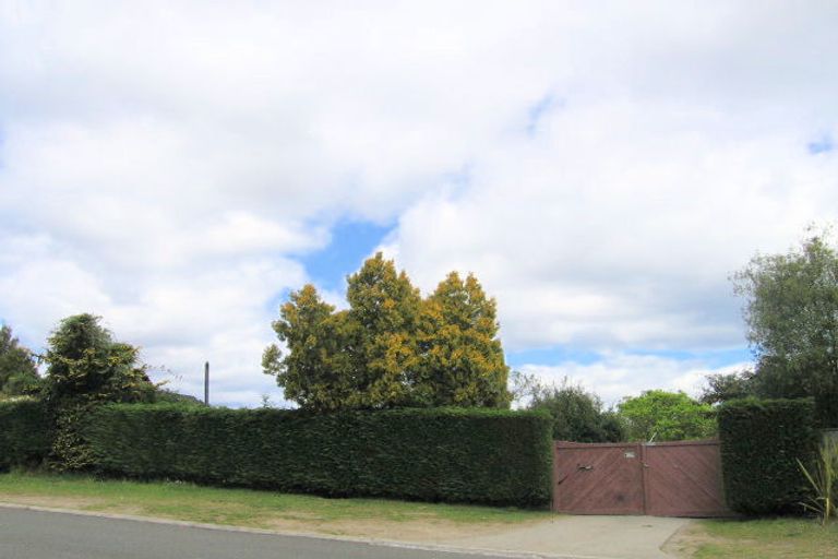 Photo of property in 33 Ingle Avenue, Waipahihi, Taupo, 3330