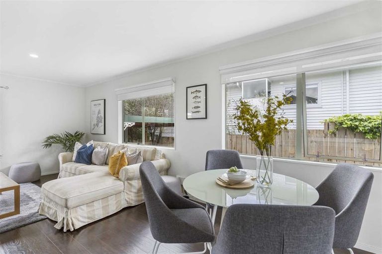 Photo of property in 2/4 Gibraltar Street, Howick, Auckland, 2014