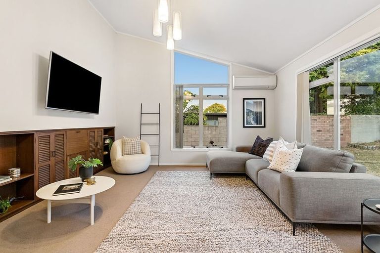 Photo of property in 42 Grenada Avenue, Forrest Hill, Auckland, 0620