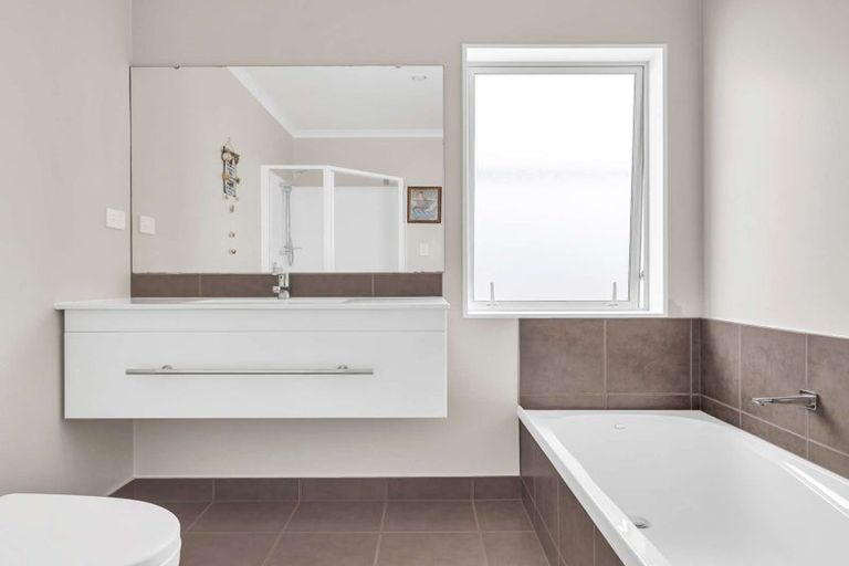 Photo of property in 32 Keepers Drive, Gulf Harbour, Whangaparaoa, 0930