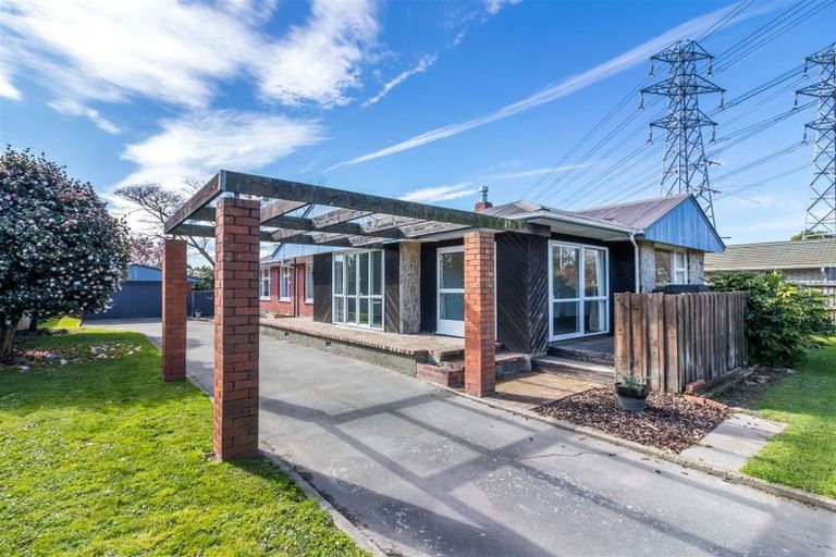 Photo of property in 316 Memorial Avenue, Burnside, Christchurch, 8053