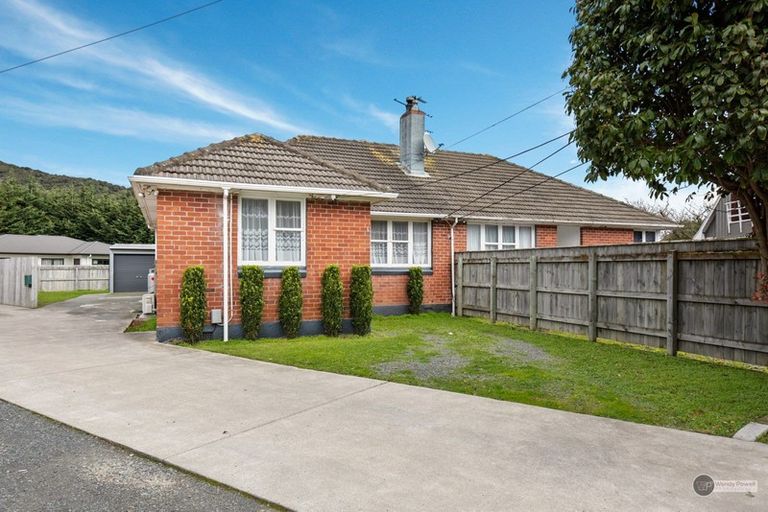 Photo of property in 5 Johnston Grove, Taita, Lower Hutt, 5011