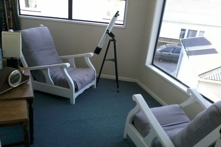 Photo of property in 2/100 Lyall Parade, Lyall Bay, Wellington, 6022