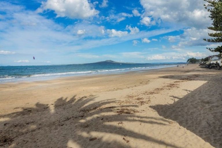 Photo of property in 1/36 Seaview Road, Castor Bay, Auckland, 0620