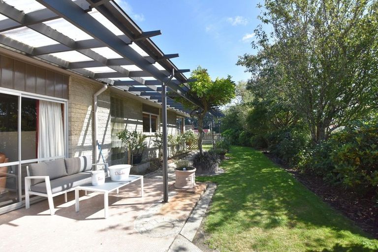 Photo of property in 70 Seaward Road, Edendale, 9825