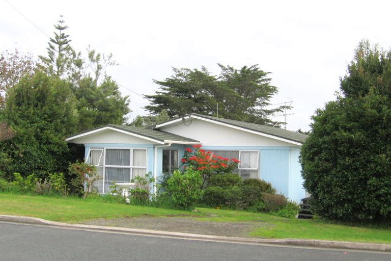 Photo of property in 8 Moffat Road, Red Beach, 0932