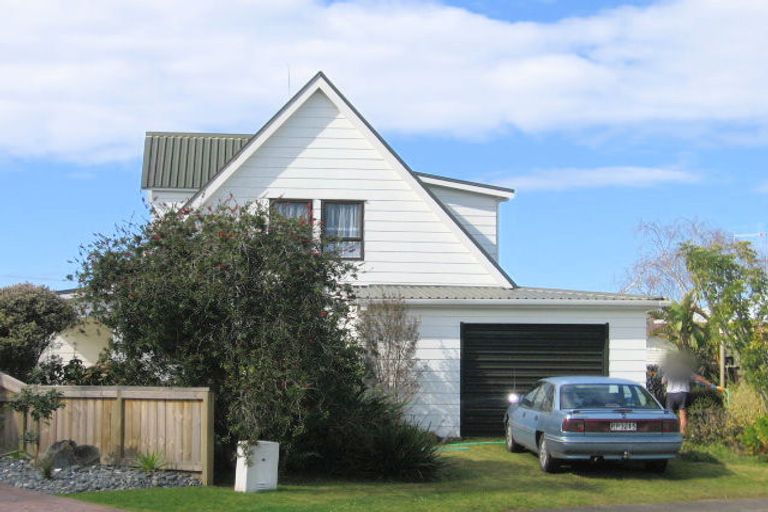 Photo of property in 116 Waverley Place, Whangamata, 3620