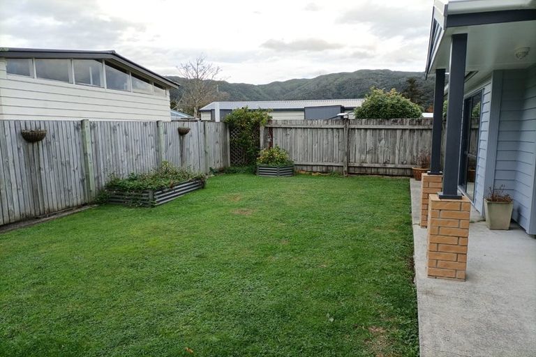 Photo of property in 14a Glen Road, Stokes Valley, Lower Hutt, 5019