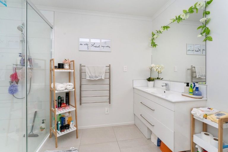 Photo of property in 19/9 Surrey Street, Tawa, Wellington, 5028