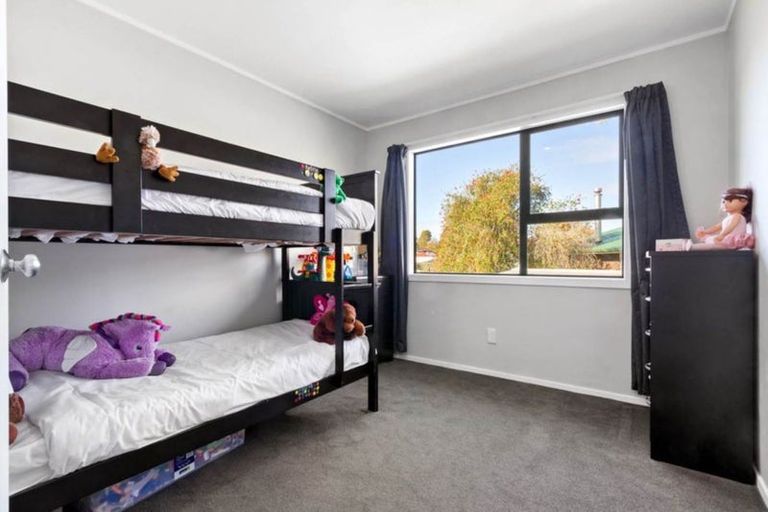 Photo of property in 36 Thornlow Street, Glendene, Auckland, 0602