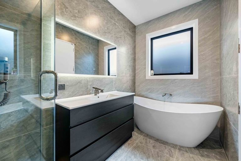 Photo of property in 29 Cara Avenue, Kumeu, 0810