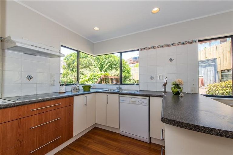 Photo of property in 2/6 Honeysuckle Lane, Mairangi Bay, Auckland, 0630