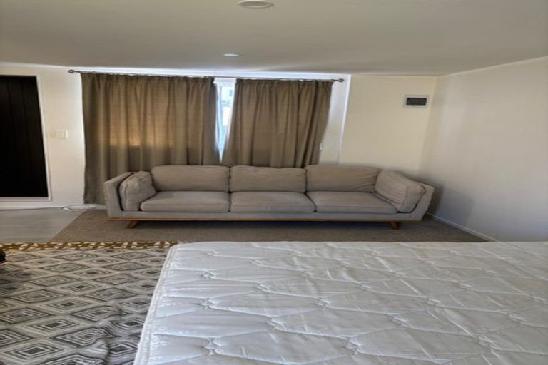 Photo of property in 1/48 Sandgate Avenue, Botany Downs, Auckland, 2010