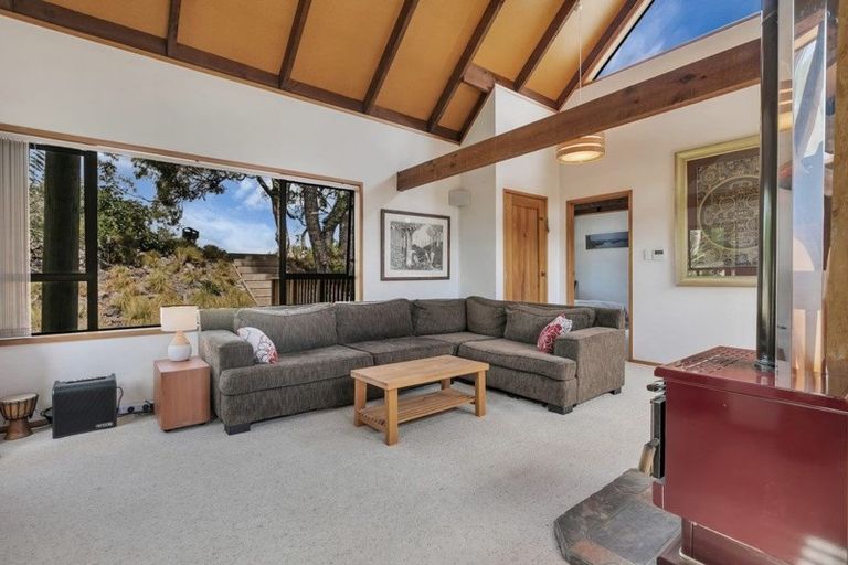 Photo of property in 25 Jacaranda Avenue, Beach Haven, Auckland, 0626