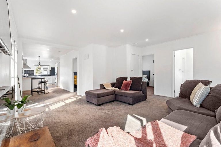 Photo of property in 21 Brixton Road, Manly, Whangaparaoa, 0930