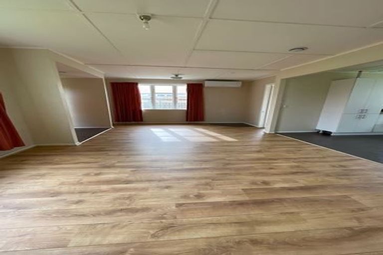 Photo of property in 4 Churchill Crescent, Foxton, 4814