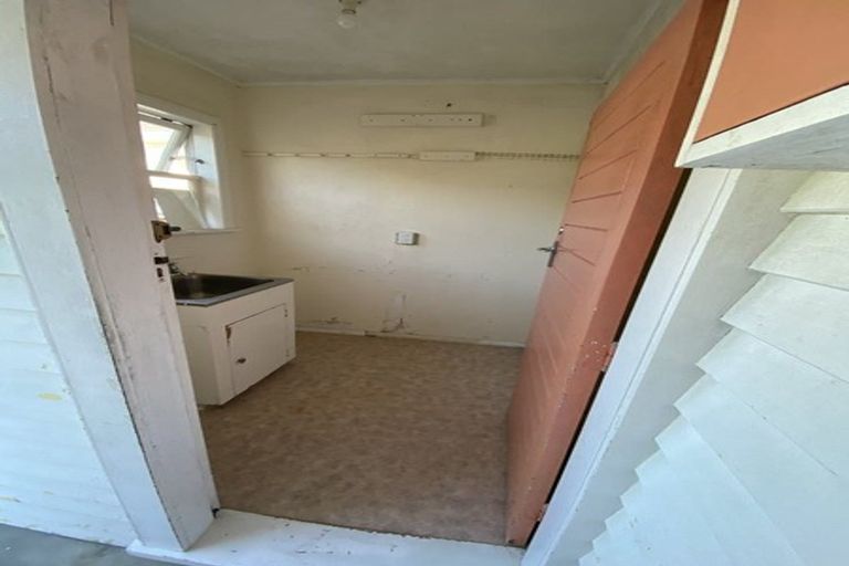 Photo of property in 1/158 Newlands Road, Newlands, Wellington, 6037