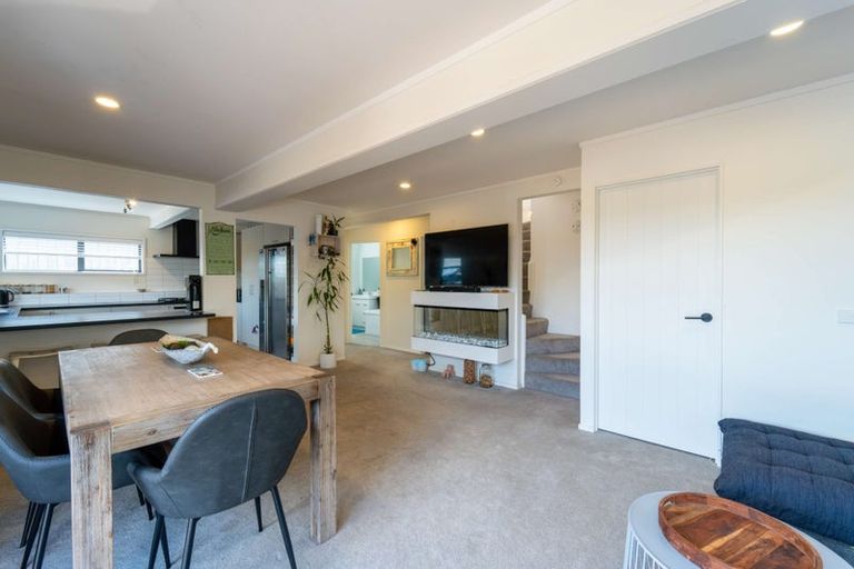 Photo of property in 36 Moffat Road, Red Beach, 0932