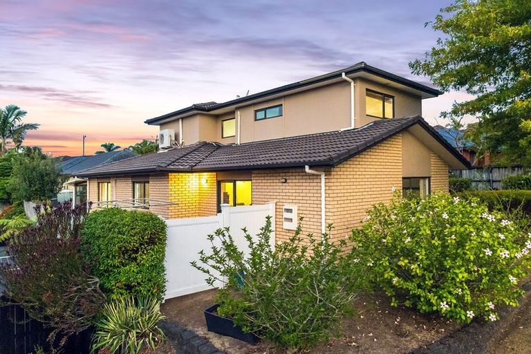 Photo of property in 15 Lake Panorama Drive, Henderson, Auckland, 0612