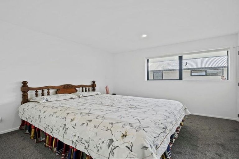 Photo of property in 2/17 Pearce Crescent, Taita, Lower Hutt, 5011