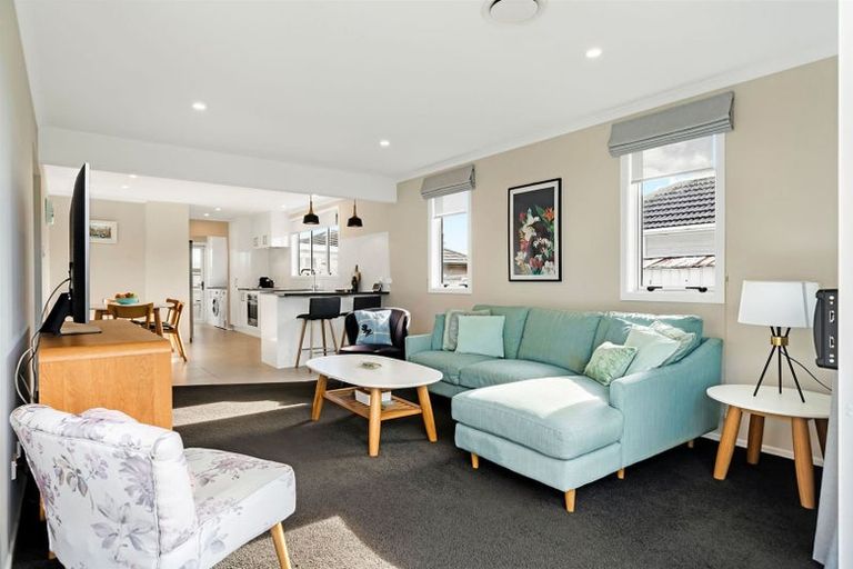 Photo of property in 4 Rixon Place, Te Atatu Peninsula, Auckland, 0610