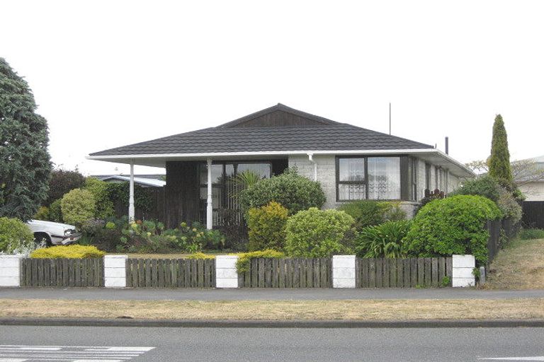 Photo of property in 122 Queenspark Drive, Parklands, Christchurch, 8083