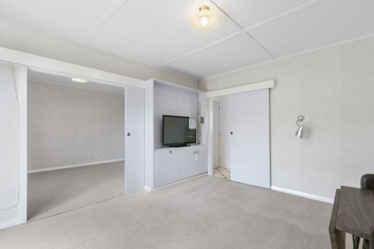 Photo of property in 1/1079 High Street, Taita, Lower Hutt, 5011