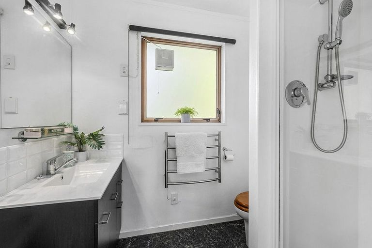 Photo of property in 11 The Anchorage, Whitby, Porirua, 5024