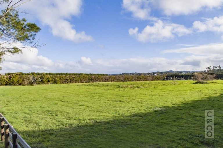 Photo of property in 138 Taupaki Road, Taupaki, 0782