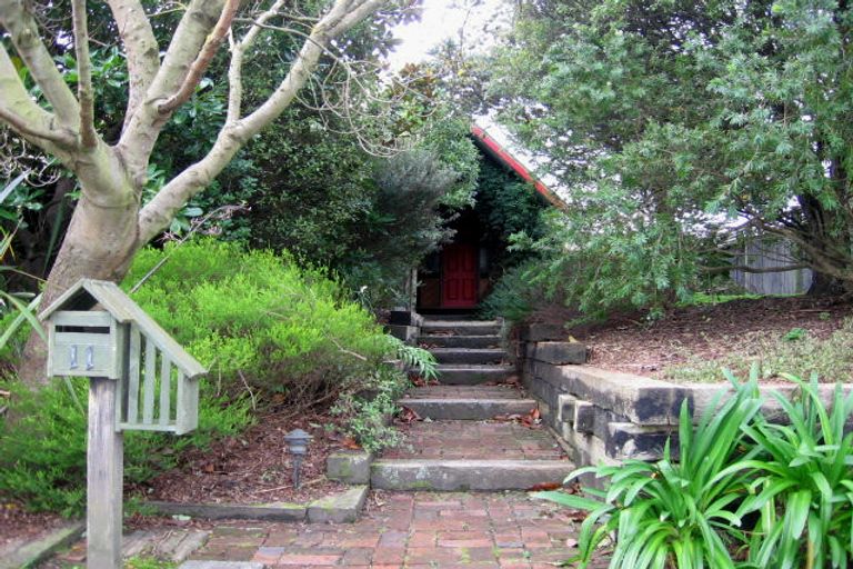 Photo of property in 11 Hillgrove Place, Fitzherbert, Palmerston North, 4410