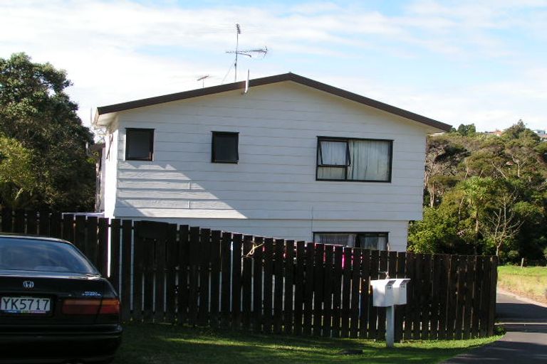 Photo of property in 2/13 Mcglashen Place, Beach Haven, Auckland, 0626