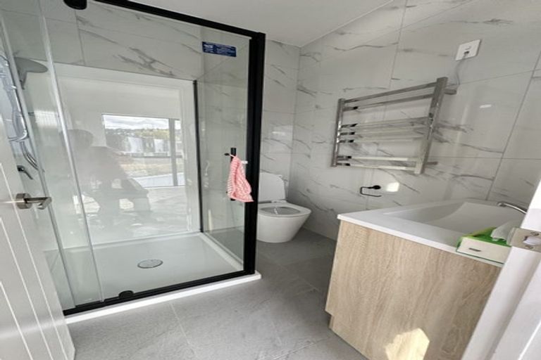 Photo of property in 24 Waihou Crescent, Albany Heights, Auckland, 0632