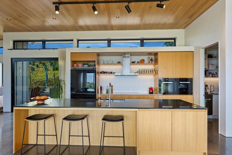 Photo of property in 80 Harakeke Road, Te Horo, Otaki, 5581