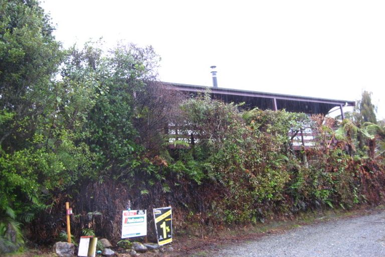 Photo of property in 6 Ivy Terrace, Moana, 7872