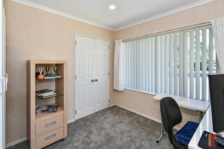 Photo of property in 1 Gairloch Place, Wattle Downs, Auckland, 2103