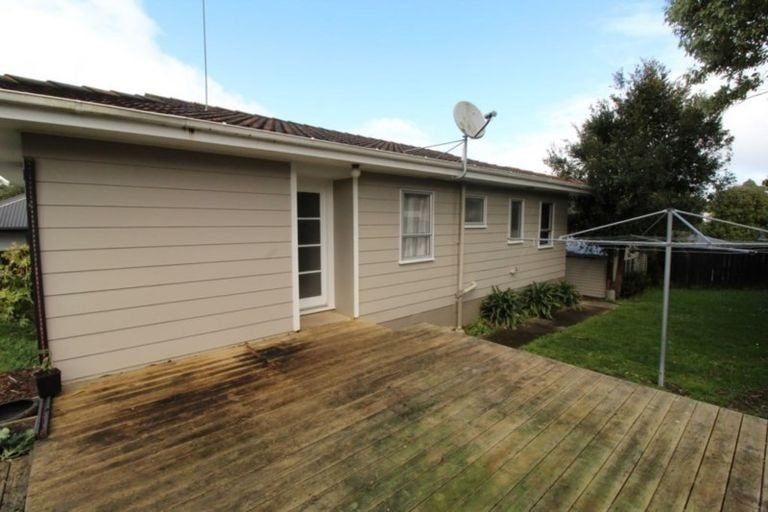 Photo of property in 12 Quincey Place, Massey, Auckland, 0614