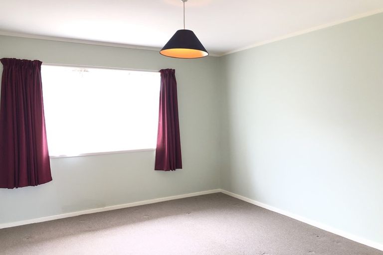Photo of property in 10 Ronald Macken Place, Windsor Park, Auckland, 0632
