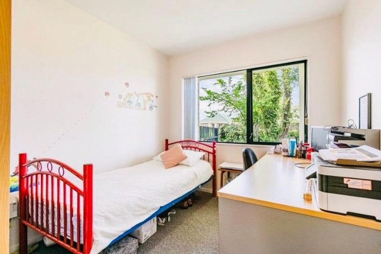 Photo of property in 2 Braeburn Place, Takanini, 2112