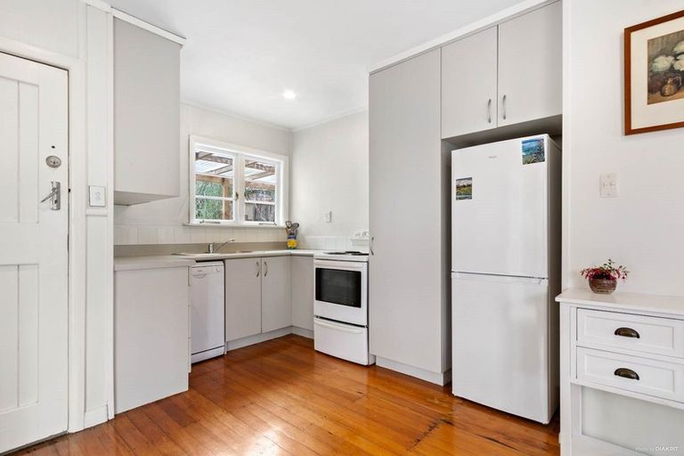 Photo of property in 79 Kaurilands Road, Titirangi, Auckland, 0604