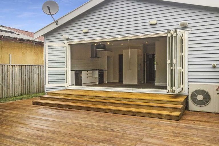 Photo of property in 39 Walpole Street, Waltham, Christchurch, 8023