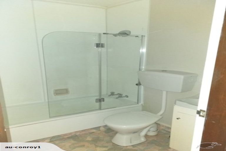 Photo of property in 26-26a Chartwell Drive, Crofton Downs, Wellington, 6035