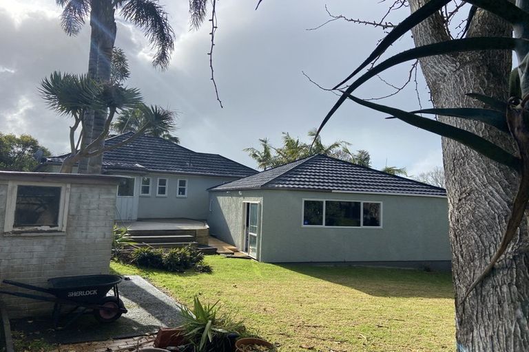 Photo of property in 17 Massey Avenue, Greenlane, Auckland, 1061