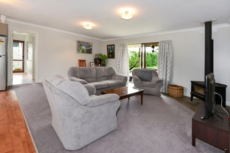 Photo of property in 14 Cross Street, Coalgate, 7673