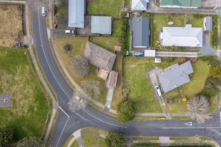 Photo of property in 3 Pukeroa Place, Papakura, 2110