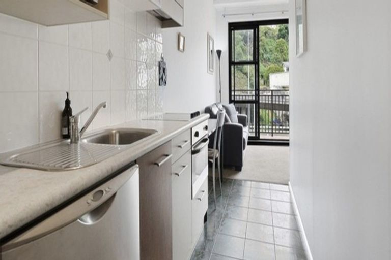 Photo of property in Atrium Apartments, 3n/154 The Terrace, Wellington Central, Wellington, 6011