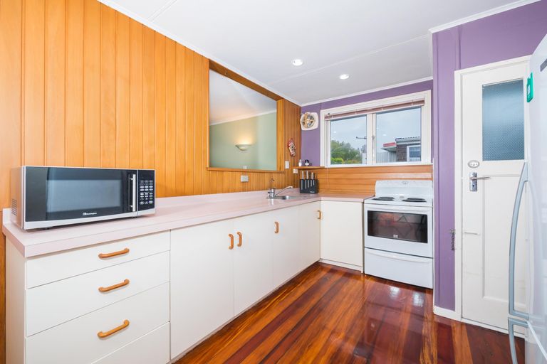 Photo of property in 55 Sullivan Avenue, Mangere Bridge, Auckland, 2022