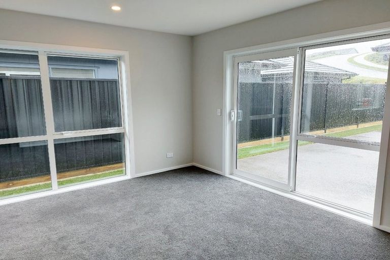 Photo of property in 4 Thornbury Lane, Timberlea, Upper Hutt, 5018