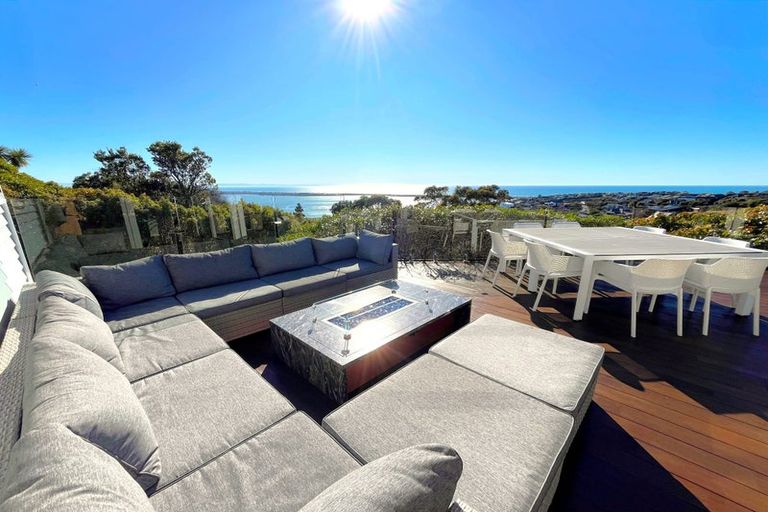 Photo of property in 170 Mount Pleasant Road, Mount Pleasant, Christchurch, 8081