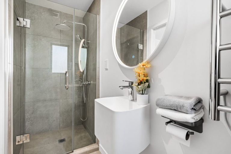 Photo of property in 2/14 Clifton Road, Waiake, Auckland, 0630